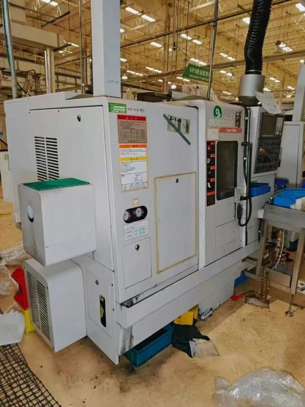 四台原装进口斗山斜轨刀塔机：型号 LYNX220B，8寸卡盘.