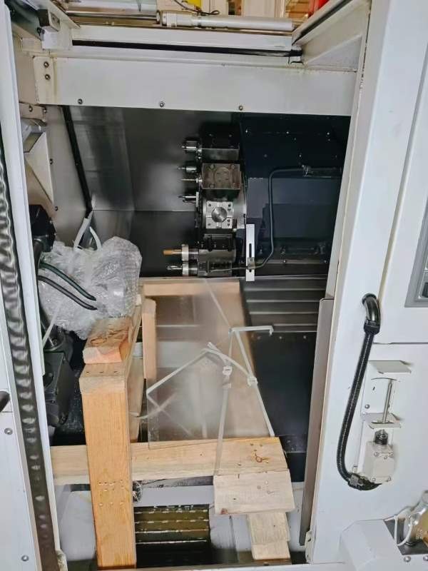 四台原装进口斗山斜轨车铣中心， LYNX220MC，8寸卡盘.
