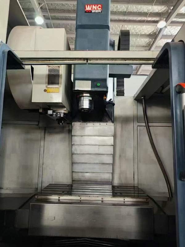 威诺克1060加工中心，两线一硬bt50发那科系统，工作台.