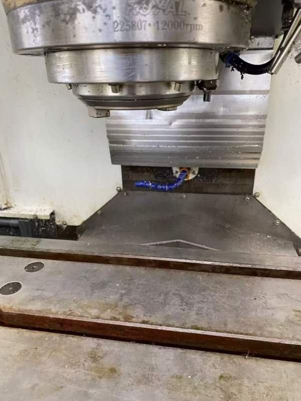低价处理！旭阳855加工中心一台，罗毅主轴12000转，带.