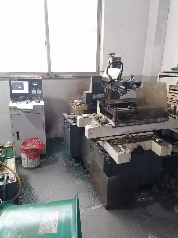 富阳工厂15台2021年线切割打包批发！2台7735。。5台77.