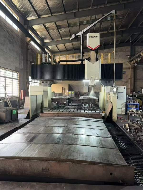 上海工厂刚刚买下海天6043龙门加工中心 方滑枕430 发.