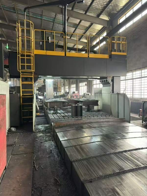 上海工厂刚刚买下海天6043龙门加工中心 方滑枕430 发.