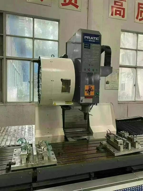 还剩后一台普拉迪数控科技PYB-CNC6500型材机，铸铁床.
