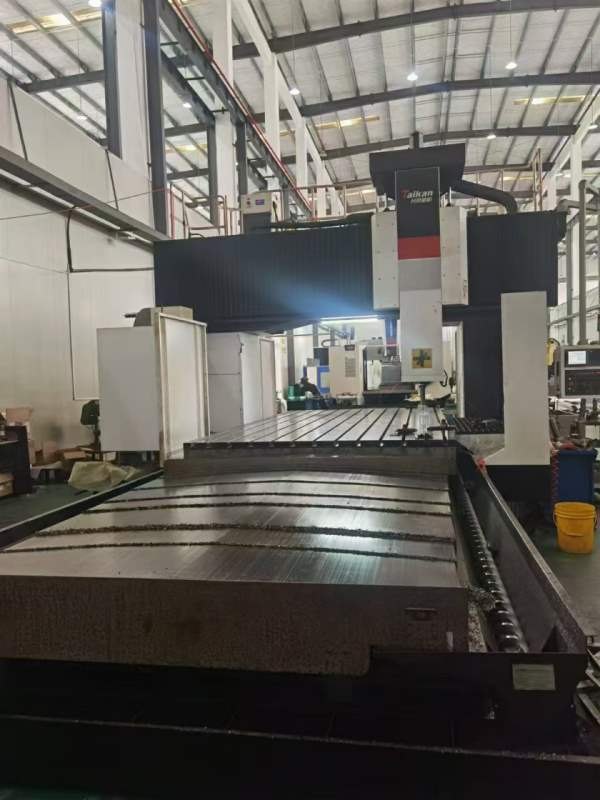 准新台群2550龙门加工中心，a法驱动，带刀裤买到赚到.