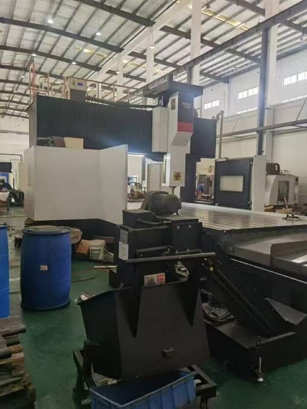 准新台群2550龙门加工中心，a法驱动，带刀裤买到赚到.