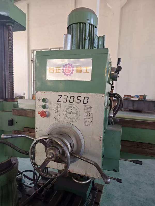 准新机:2016年台正精工Z30501.3米，主轴箱液压锁紧