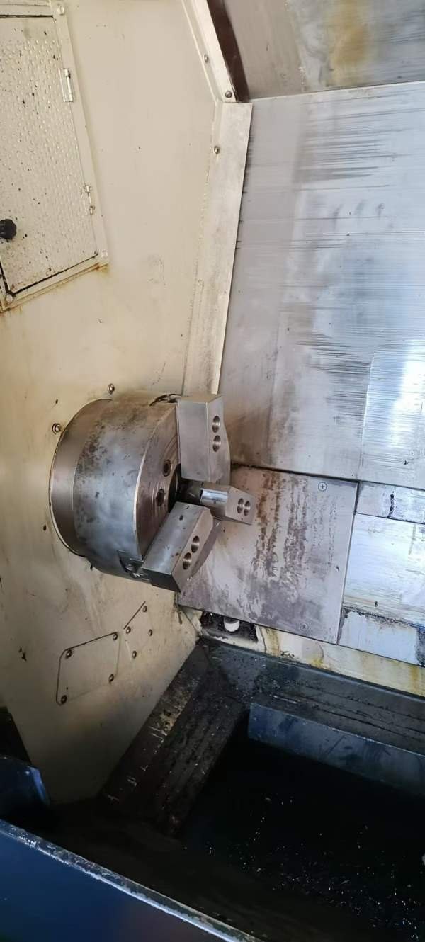 斗山305精度一丝内，大宇床身机床重6.7吨，12寸中空卡.