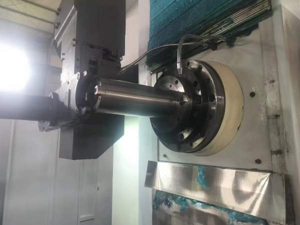 1000卧式镗铣行程400工作台千分度工作台三菱M80系统BT.