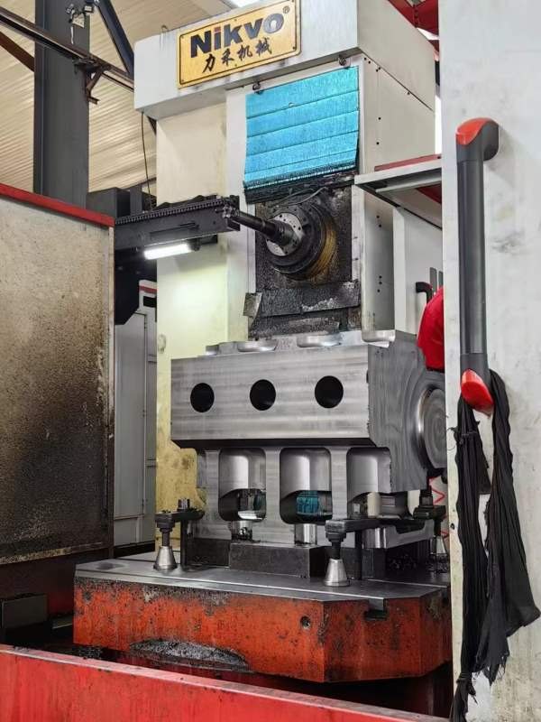 1000卧式镗铣行程400工作台千分度工作台三菱M80系统BT.