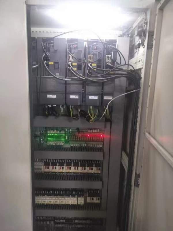 1000卧式镗铣行程400工作台千分度工作台三菱M80系统BT.
