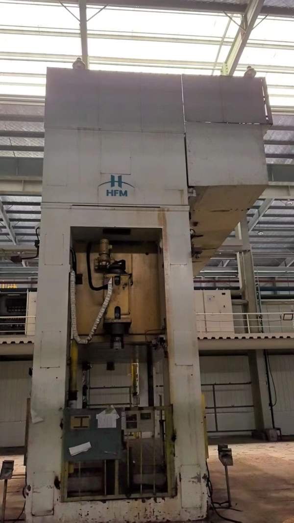 合肥锻压800吨框架液压机，同款两台，台面4.6/2.6米，.