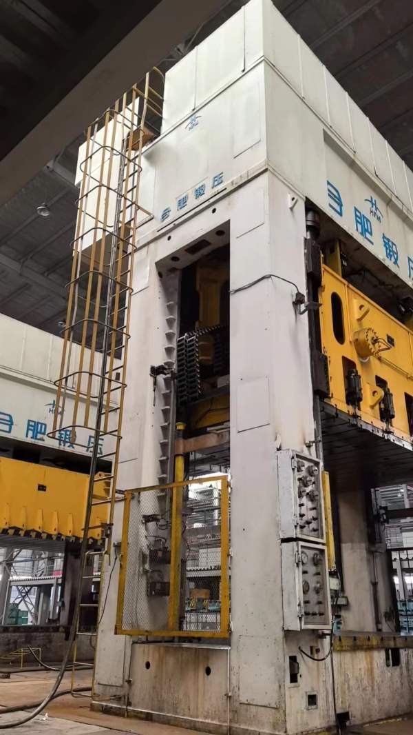 合肥锻压2000吨，台面4.6/2.6米。长沙工厂提货精品，.