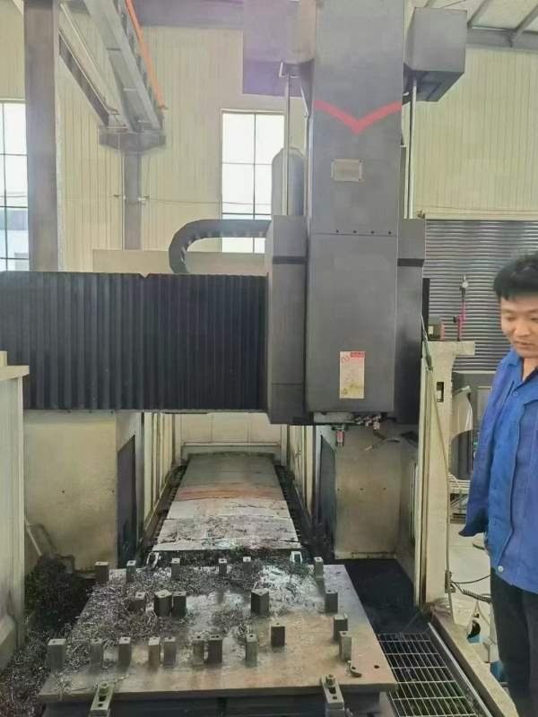 已到昆山仓库。刚刚买下在位2020年海天3013龙门，安装.