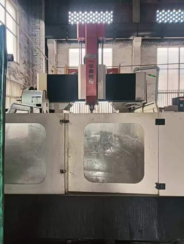 工期紧张，捡漏的来，新定华鼎数控4022数控龙门加工中.