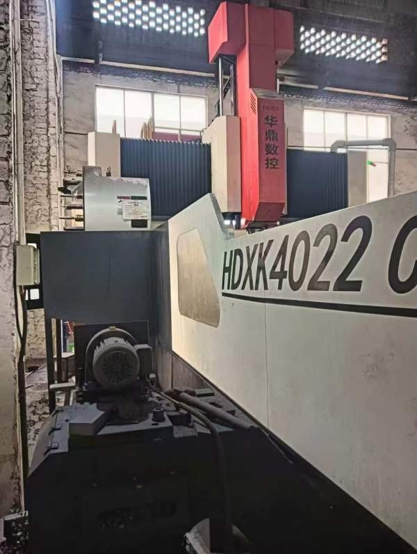 工期紧张，捡漏的来，新定华鼎数控4022数控龙门加工中.