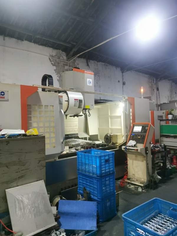 买下苏州一线品牌厚道25060加工中心，选配台正机身，.
