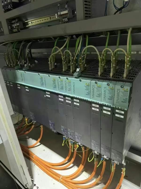 新机1000多万，一折不到，出价就卖仅卖三天发动机缸体.