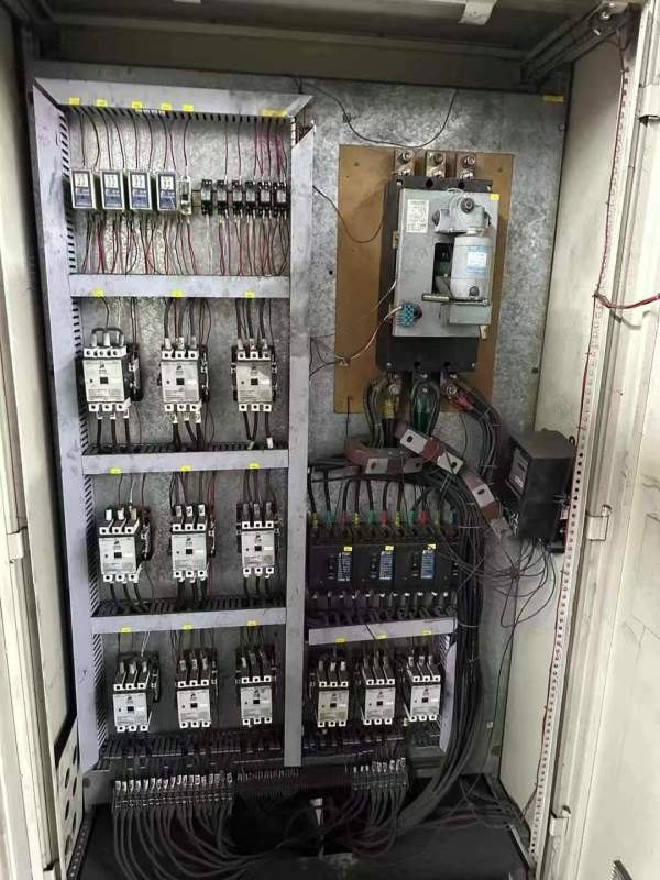 1600吨锻造液压机。闭式模锻、碾环开坯冲孔、双动闭式.