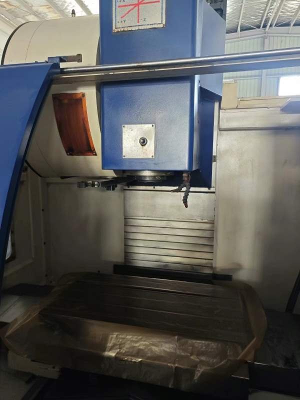 台湾东台850加工中心，发那科系统，BT40主轴8000转，.