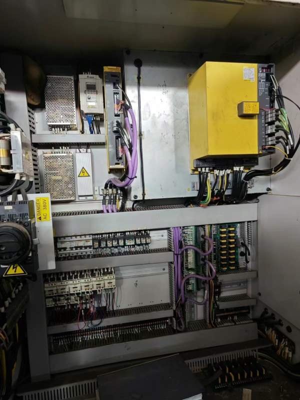 台湾东台850加工中心，发那科系统，BT40主轴8000转，.