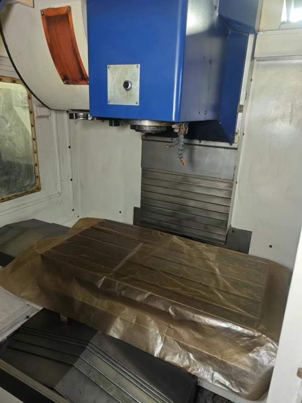 台湾东台850加工中心，发那科系统，BT40主轴8000转，.