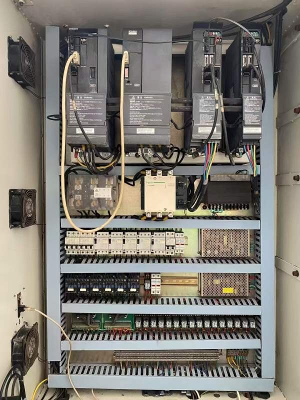 国盛1680加工中心，三菱m70系统，bt50主轴，三轴硬规.