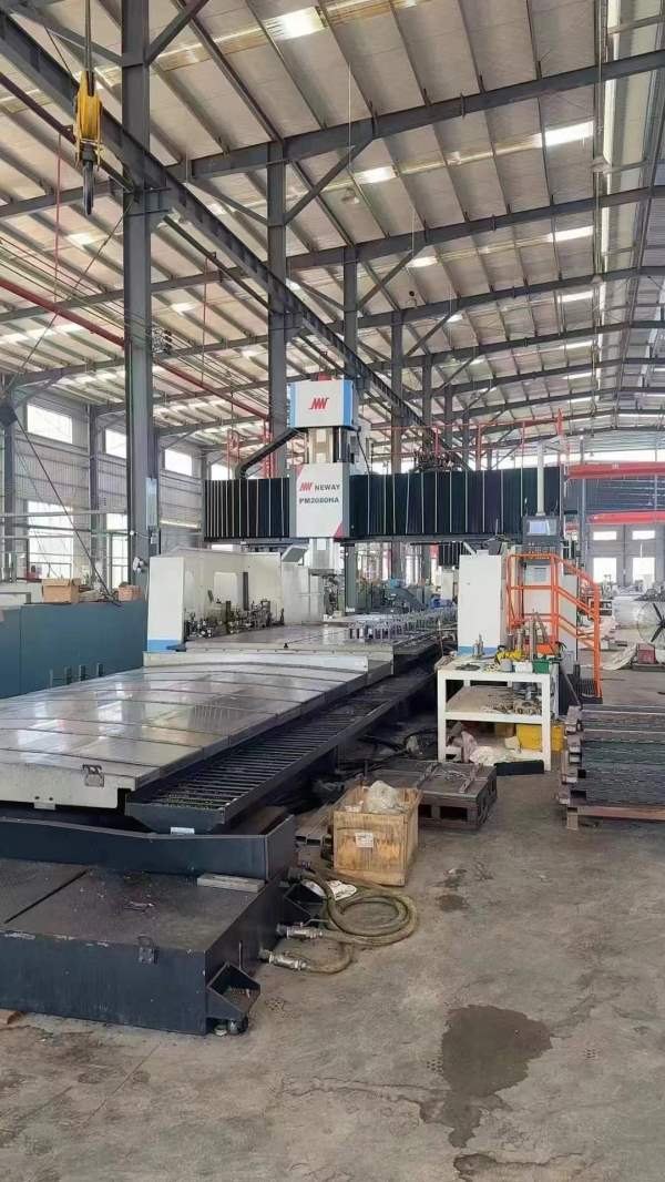 一台纽威6033龙门带自动头一台纽威8033龙门，带自动头.