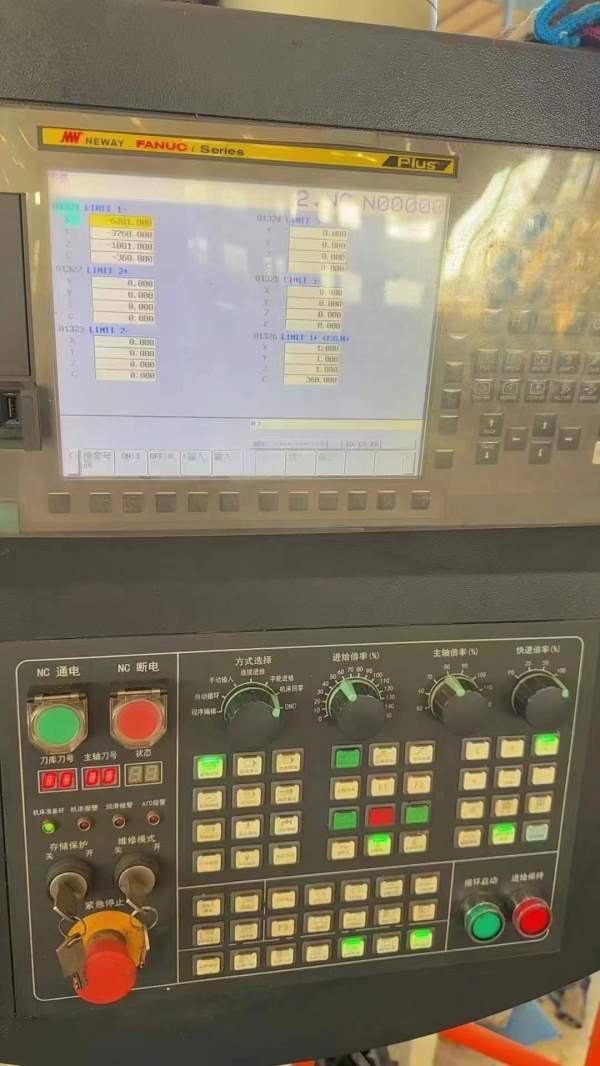 一台纽威6033龙门带自动头一台纽威8033龙门，带自动头.