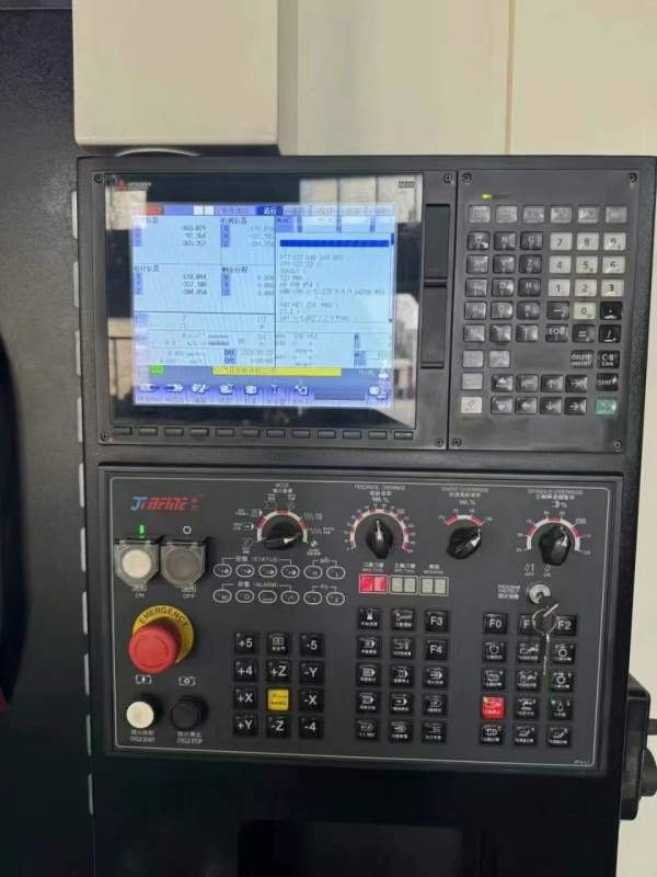 乔锋1370加工中心刚到货，乔锋1370加工中心，三菱M80A.