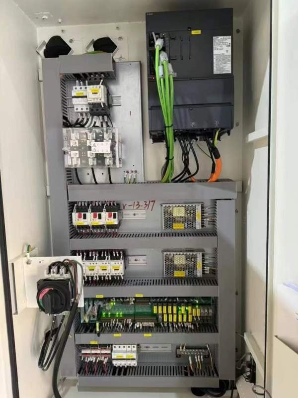 乔锋1370加工中心刚到货，乔锋1370加工中心，三菱M80A.