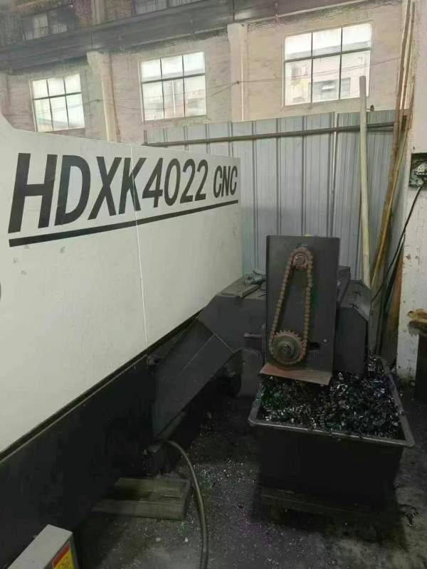 工厂在位出售，价格不高华鼎4022数控龙门加工中心工作.