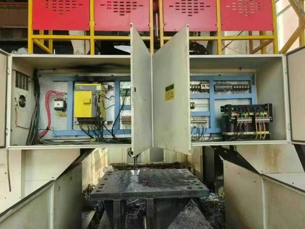 工厂在位出售，价格不高华鼎4022数控龙门加工中心工作.