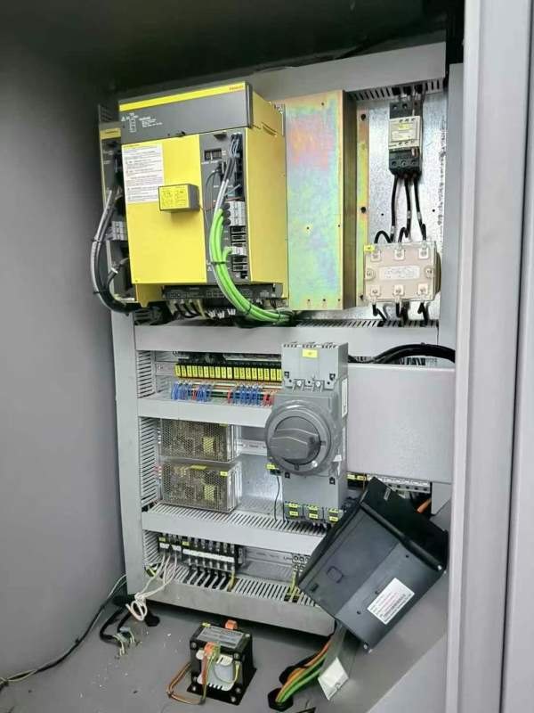 宁波工厂新定基本全新皖南V8P重型加工中心一台，发那.