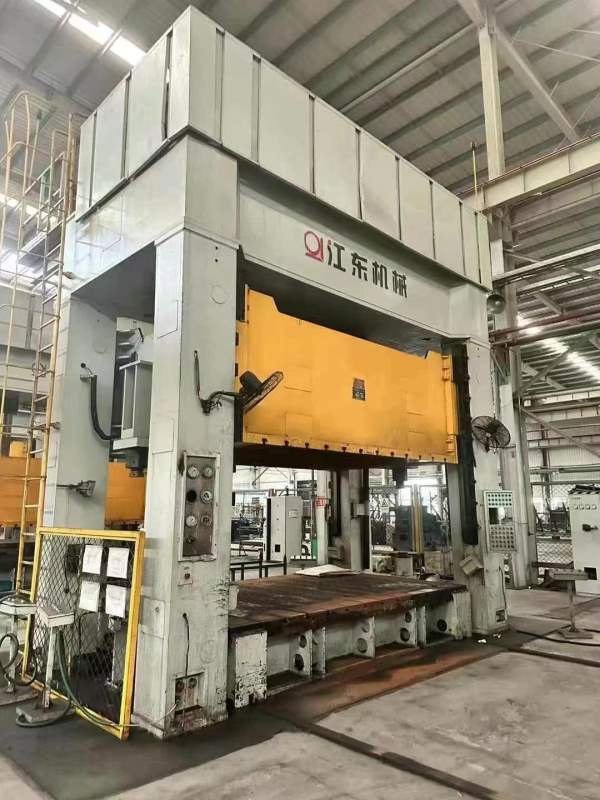 江东630吨框架液压机，后两台_大台面