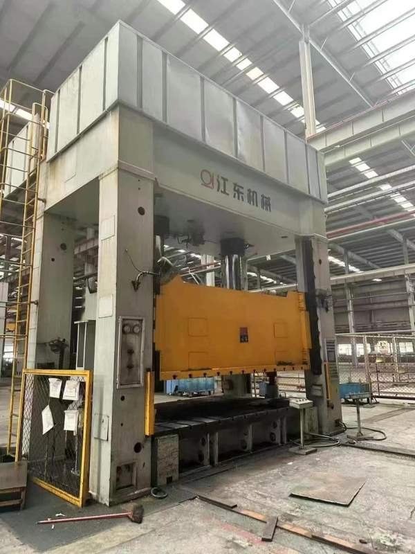 江东630吨框架液压机，后两台_大台面