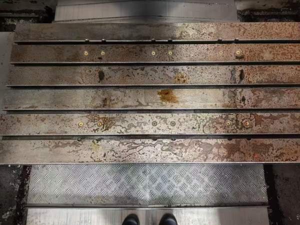 同款三台富捷1580加工中心，三轴硬轨，BT50主轴8000转.