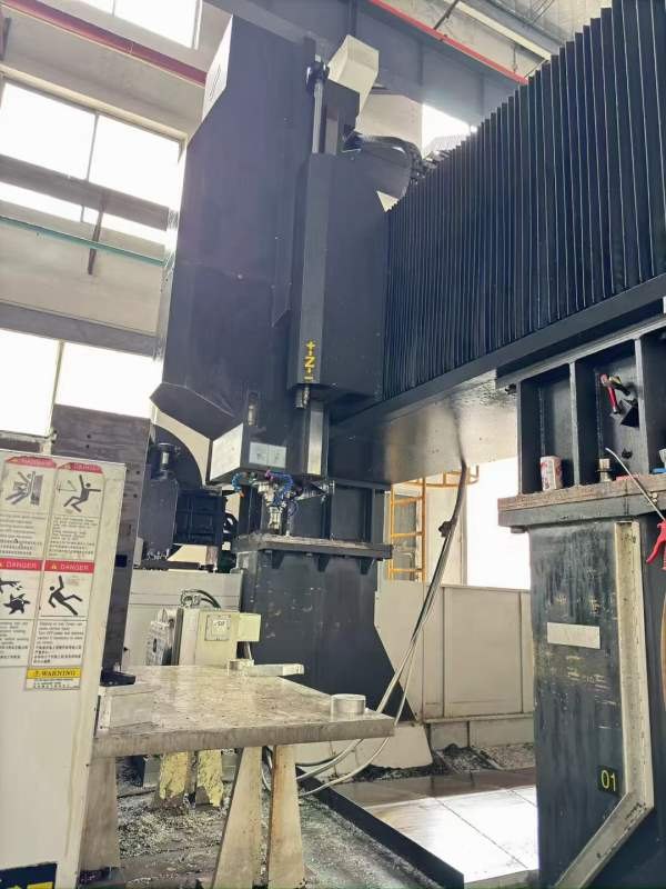 仓库到货一台：友佳3025龙门加工中心：工作台32米，门.