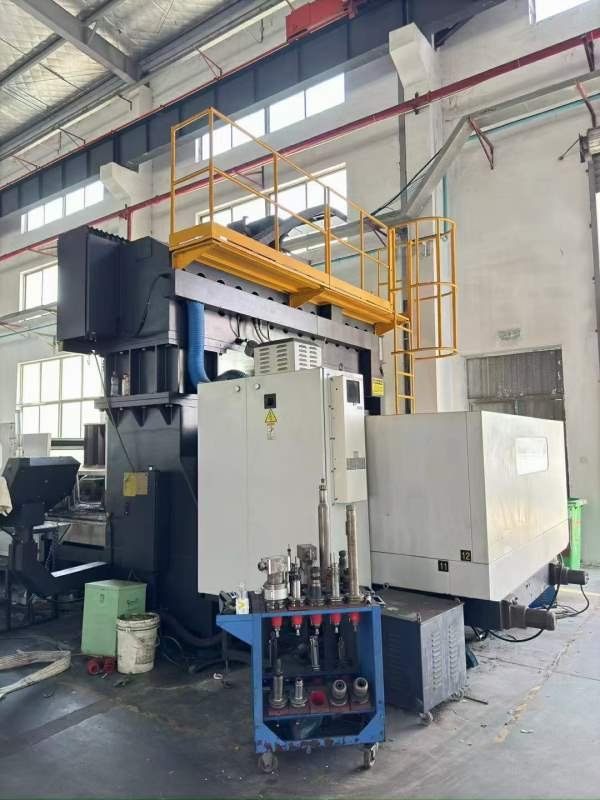 仓库到货一台：友佳3025龙门加工中心：工作台32米，门.