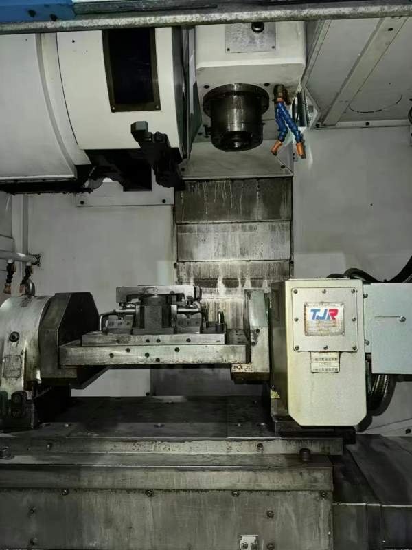 台湾原装进口东台720加工中心，BT40，10000转，谭佳21.