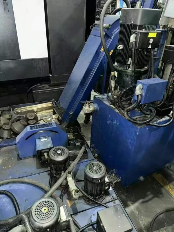 台湾原装进口东台720加工中心，BT40，10000转，谭佳21.