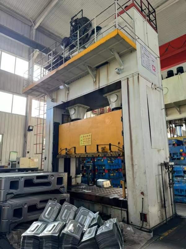西安锻压机床厂J36-800、630吨，新款导柱导套、在位出.