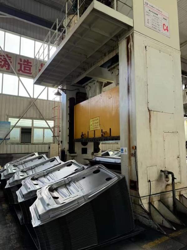 西安锻压机床厂J36-800、630吨，新款导柱导套、在位出.