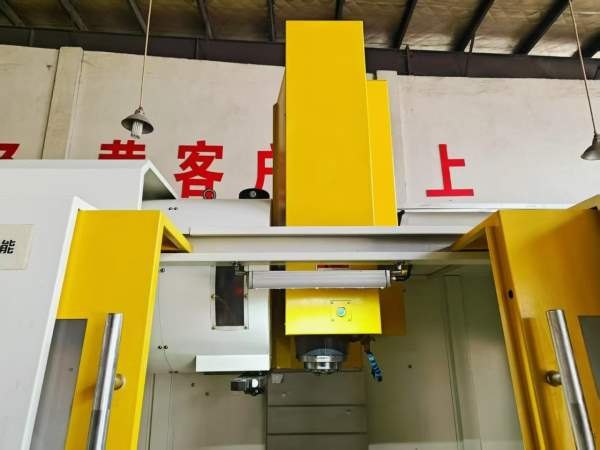 东莞小象850加工中心2022年 同款两台三菱M80系统三轴.