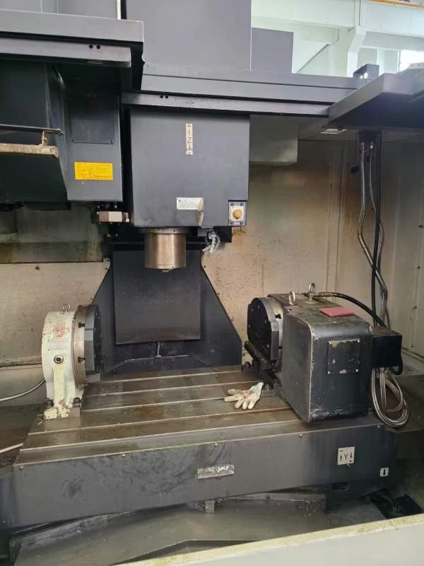 斗山Mynx5450加工中心，三轴硬轨，BT50主轴，24把刀库.