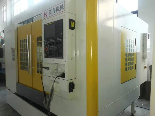 1160加工中心 加高款，Z轴760毫米行程1100/600/600款.