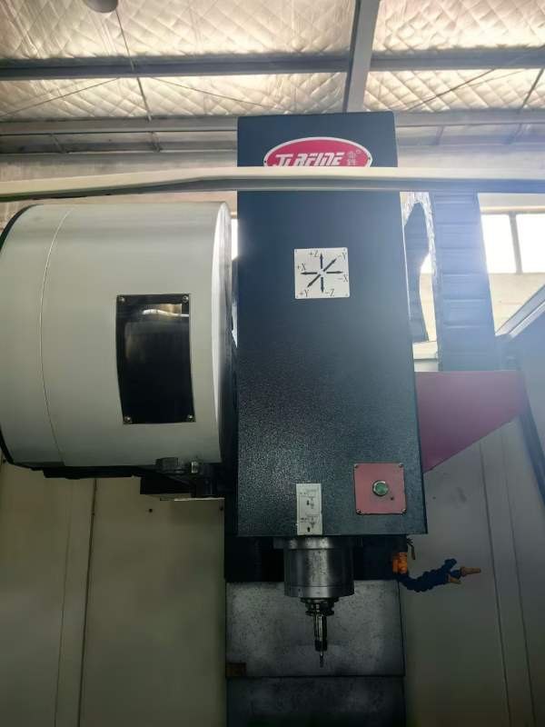 乔锋1370加工中心三轴滚柱线轨.三菱M80A系统BT40主轴8.