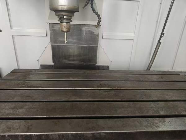 广东鑫泰1580加工中心发那科MD系统 电机驱动三轴硬轨B.