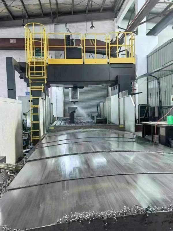 苏州工厂在位出售同款三台，准新海天GLU6028数控龙门.