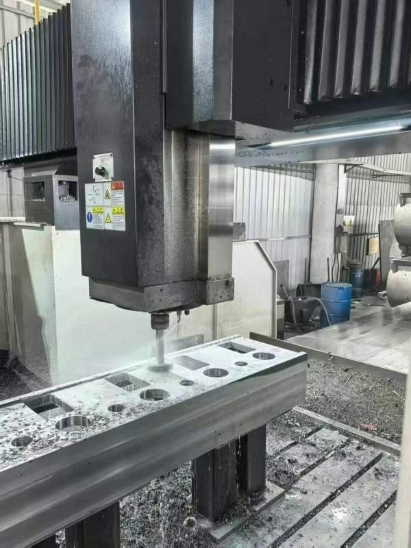 苏州工厂在位出售同款三台，准新海天GLU6028数控龙门.